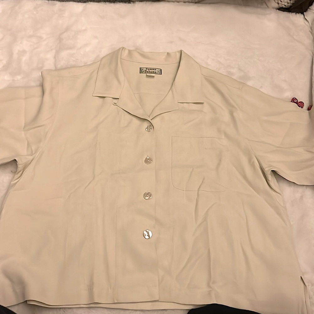 Tommy Bahama size Large vintage button up loose fitting very nice feeling fabric